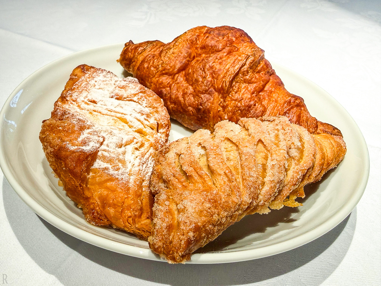 フォレストテラスの焼きたてのクロワッサンとパン