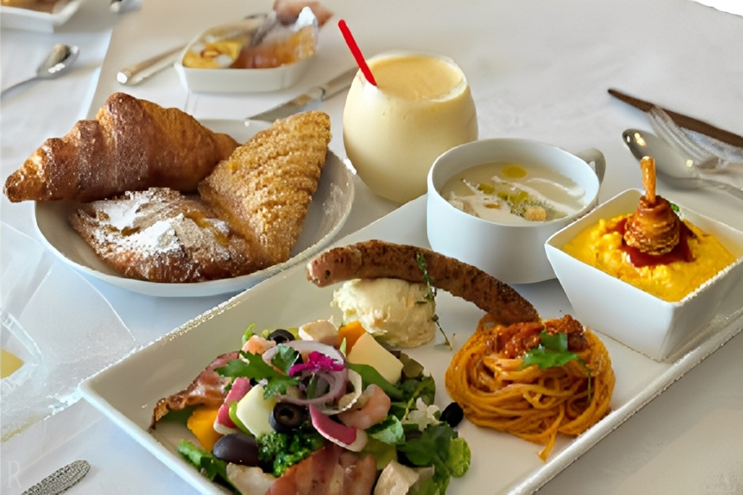 フォレストテラスのスープやスムージーを添えた朝食